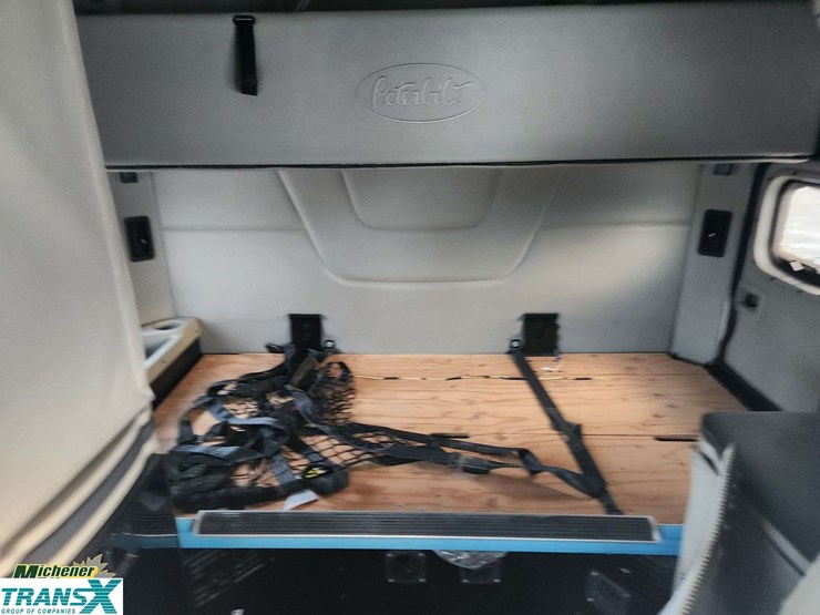 2019-peterbilt-579-image-31