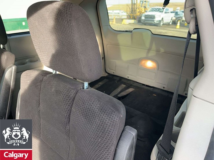 2012-dodge-grand-caravan-sxt-image-16