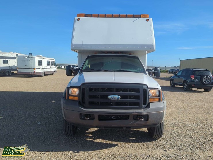 2006-ford-f550-image-29