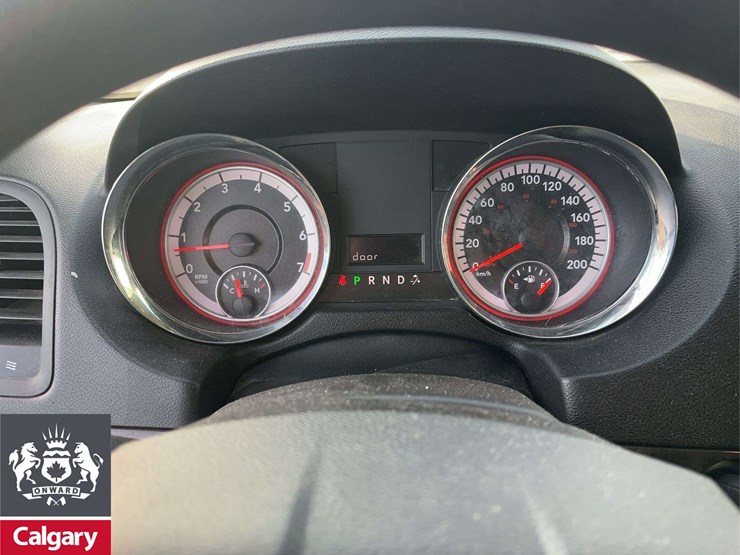 2012-dodge-grand-caravan-sxt-image-12