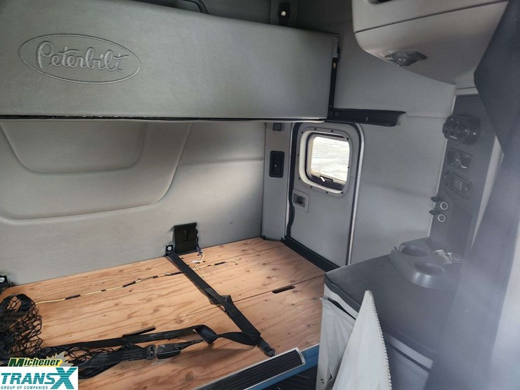 2019-peterbilt-579-image-33