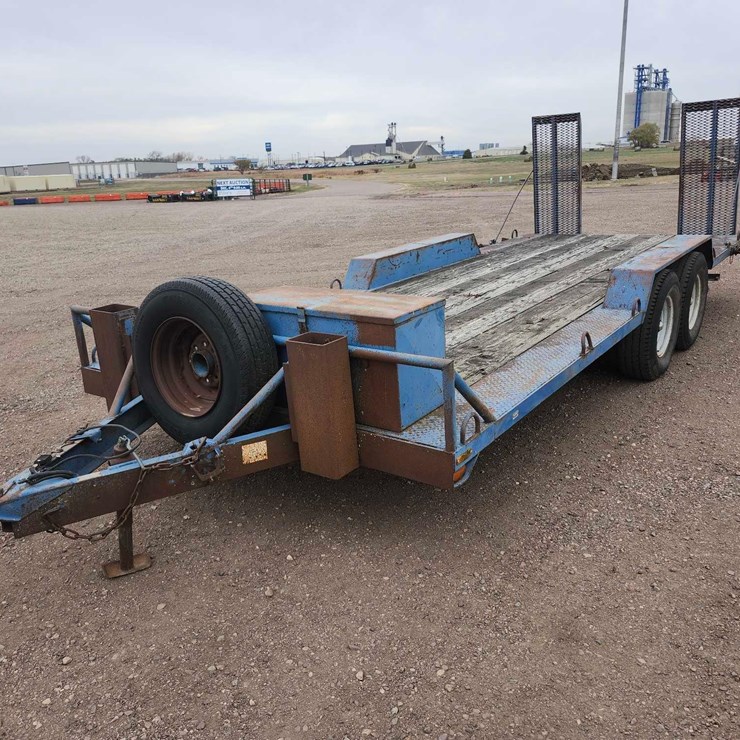 CUSTOM TRAILER