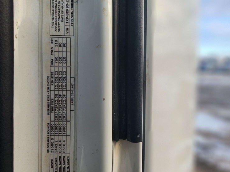 2019-peterbilt-579-image-24