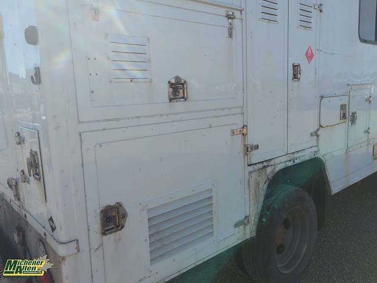 2006-ford-f550-image-48