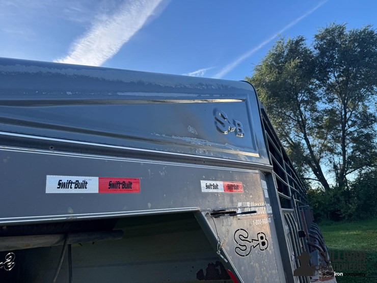 2016-swift-built-tri/a-livestock-trailer-image-13