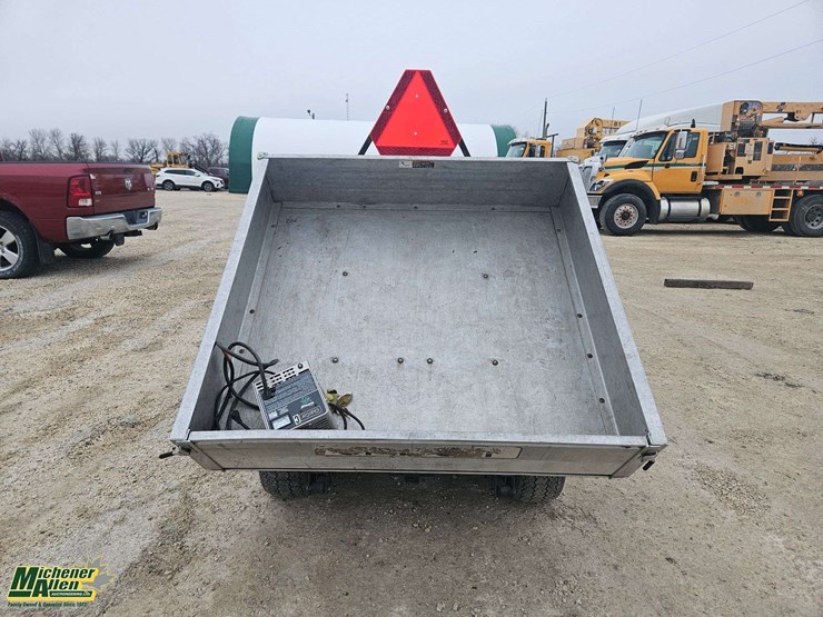 2011-club-car-turf-2-image-8