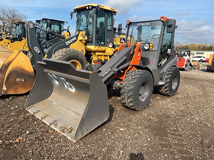 2023-hitachi-zw95-image-1