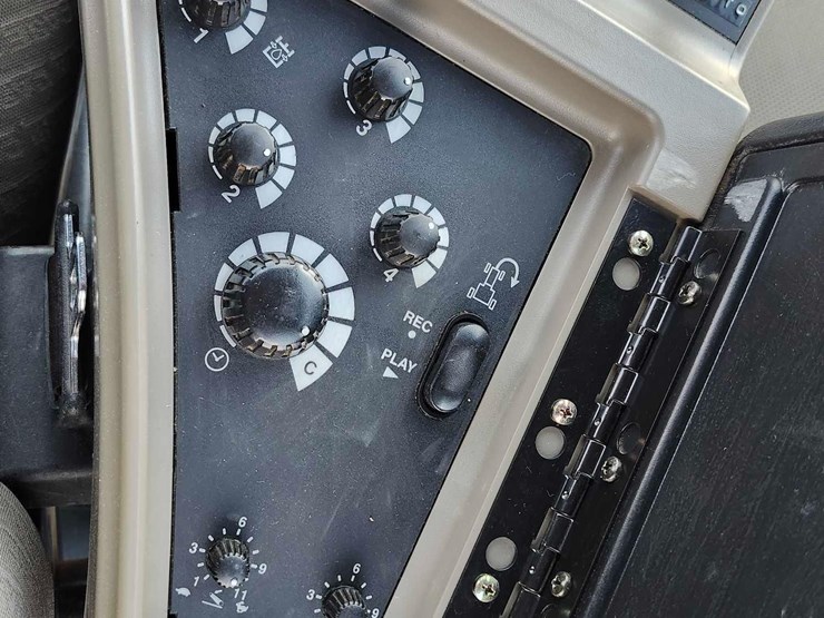 2005-case-ih-mx285-image-30