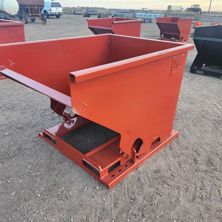 Self-Dumping Hopper with Fork Pockets