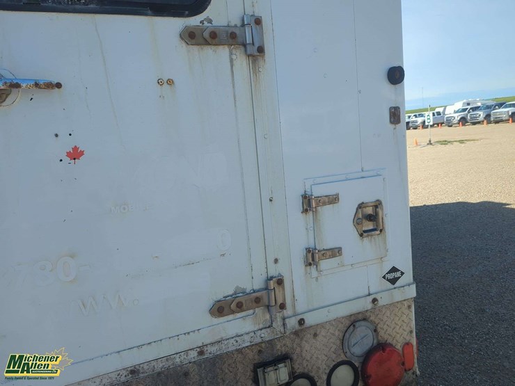 2006-ford-f550-image-46