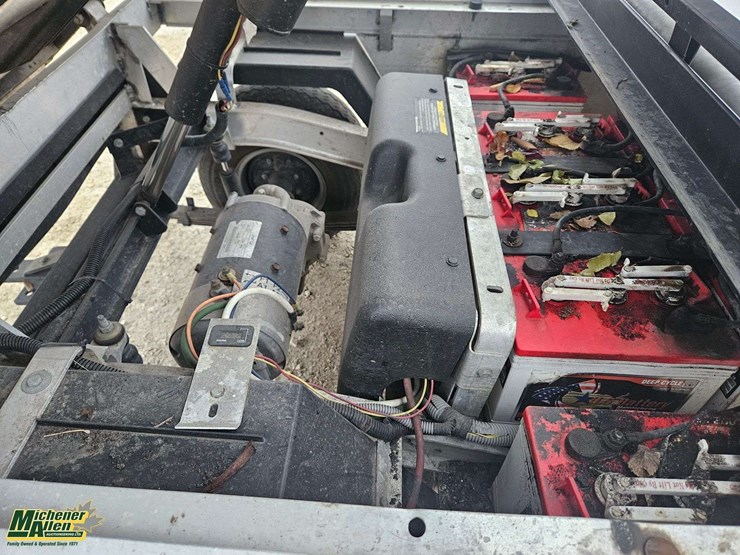 2011-club-car-turf-2-image-17