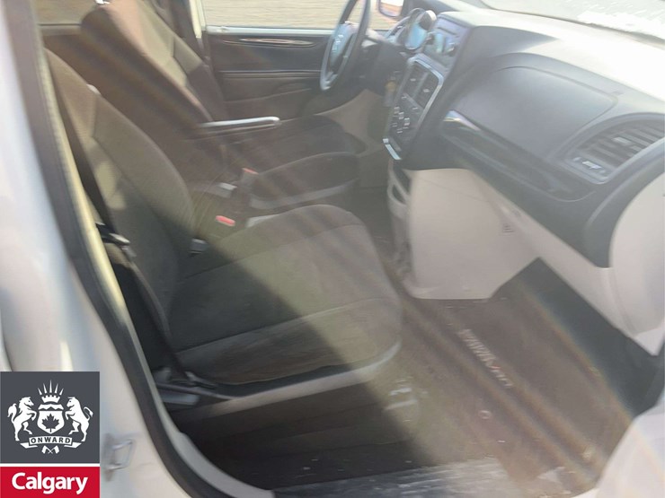 2012-dodge-grand-caravan-sxt-image-19