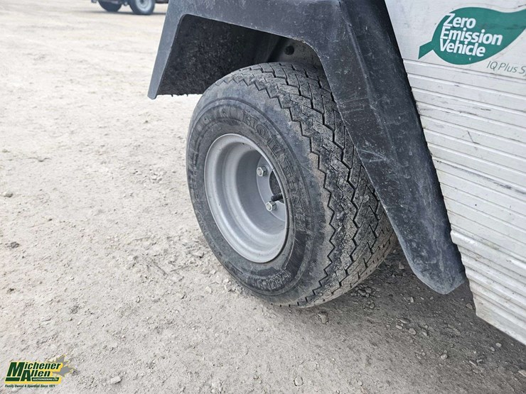 2011-club-car-turf-2-image-12