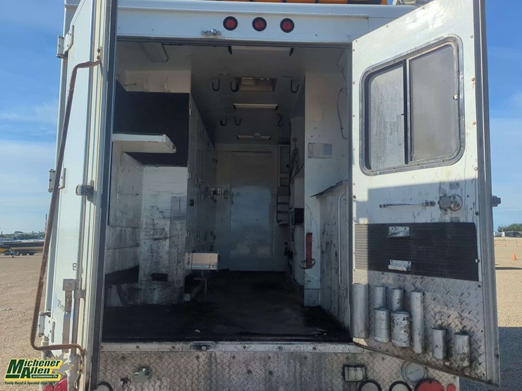 2006-ford-f550-image-18