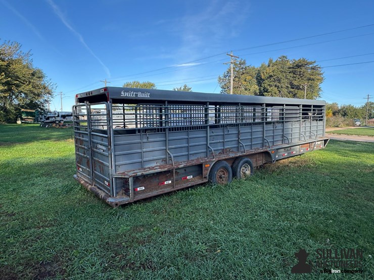 2016-swift-built-tri/a-livestock-trailer-image-5