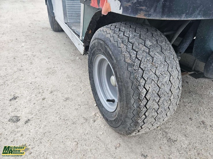 2011-club-car-turf-2-image-15