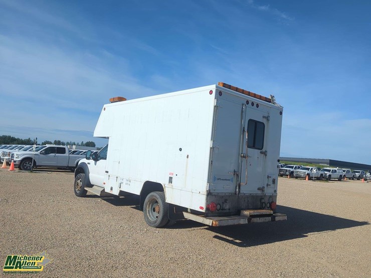 2006-ford-f550-image-3