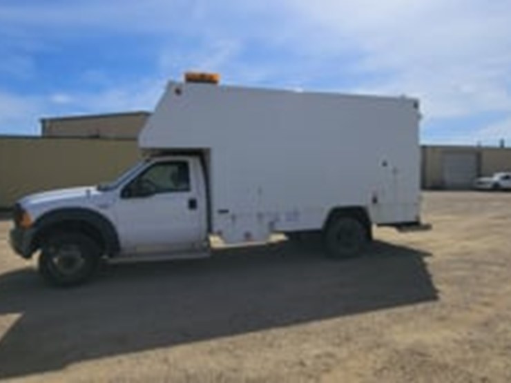 2006-ford-f550-image-5