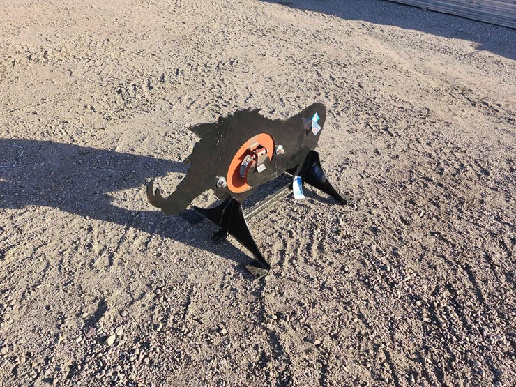 ar500-steel-boar-shooting-target-with-heart-flapper-image-1