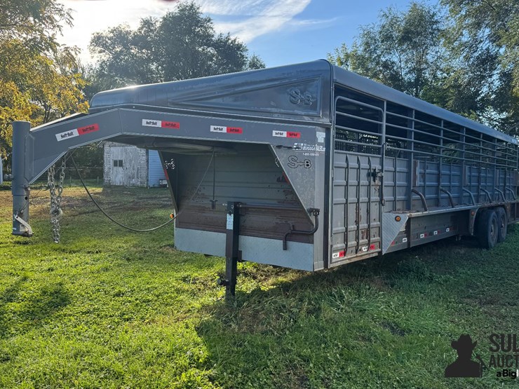2016-swift-built-tri/a-livestock-trailer-image-1