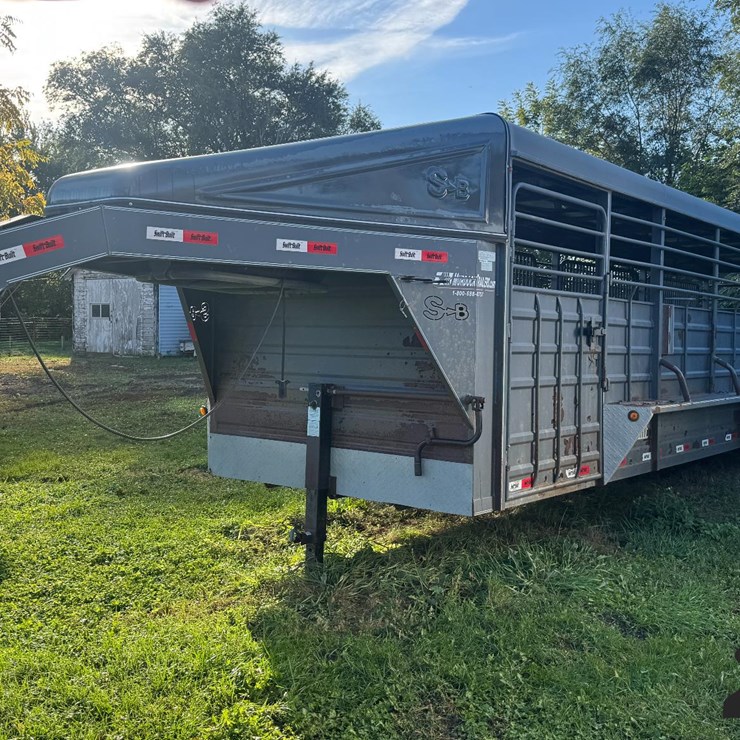 2016 Swift Built Tri/A Livestock Trailer