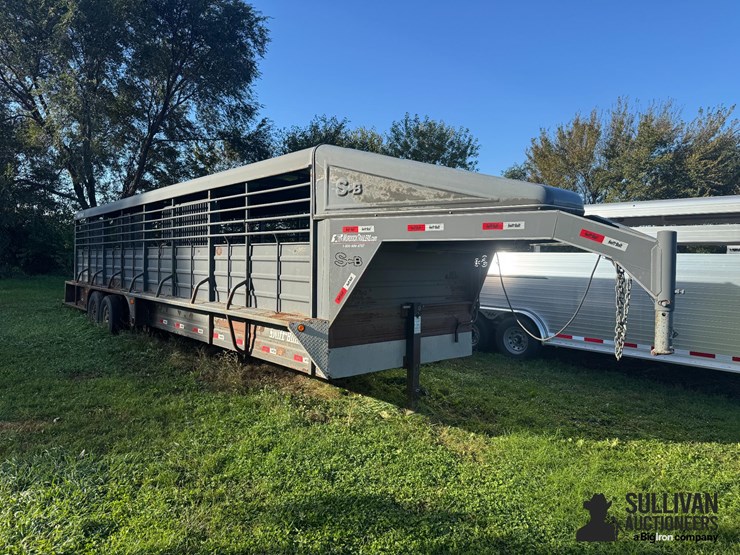 2016-swift-built-tri/a-livestock-trailer-image-3