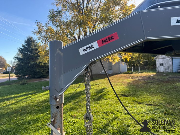 2016-swift-built-tri/a-livestock-trailer-image-11