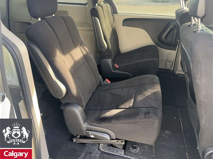 2012-dodge-grand-caravan-sxt-image-18