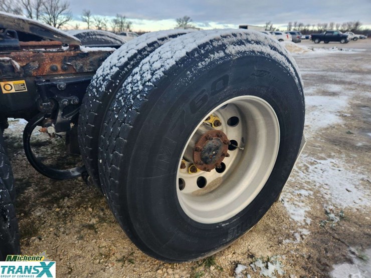 2019-peterbilt-579-image-15