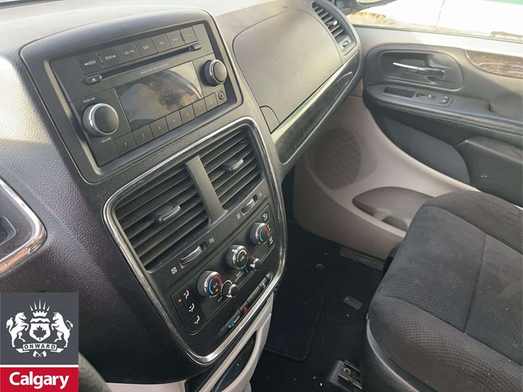 2012-dodge-grand-caravan-sxt-image-14