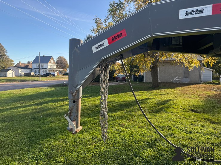 2016-swift-built-tri/a-livestock-trailer-image-10