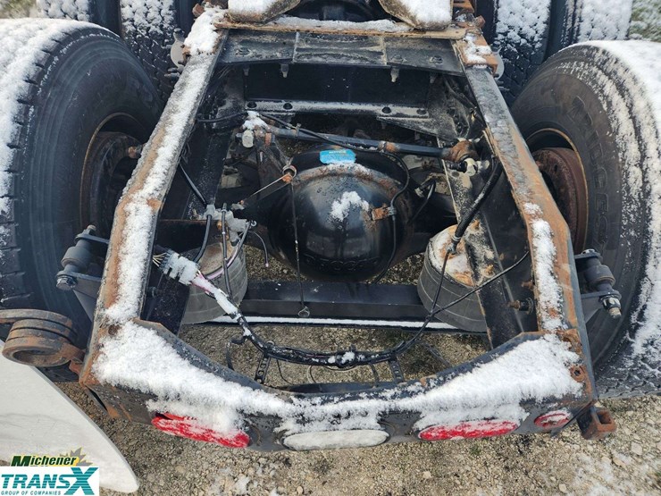 2019-peterbilt-579-image-7