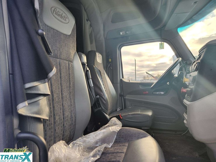 2019-peterbilt-579-image-36