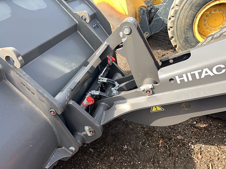 2023-hitachi-zw95-image-10