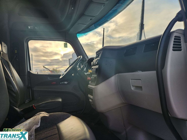 2019-peterbilt-579-image-35