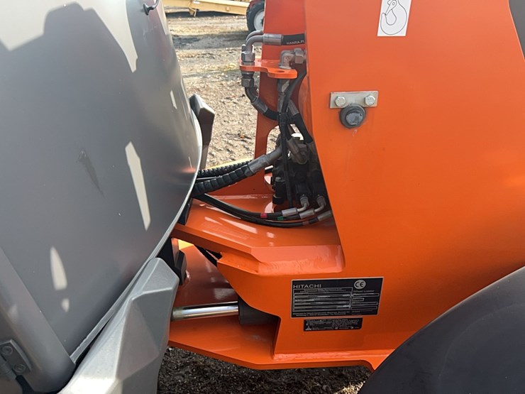 2023-hitachi-zw95-image-7