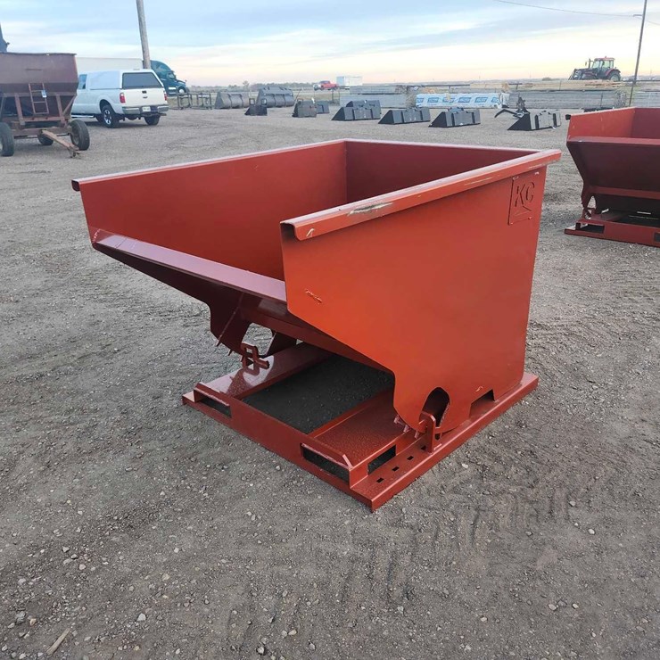 Self-Dumping Hopper with Fork Pockets