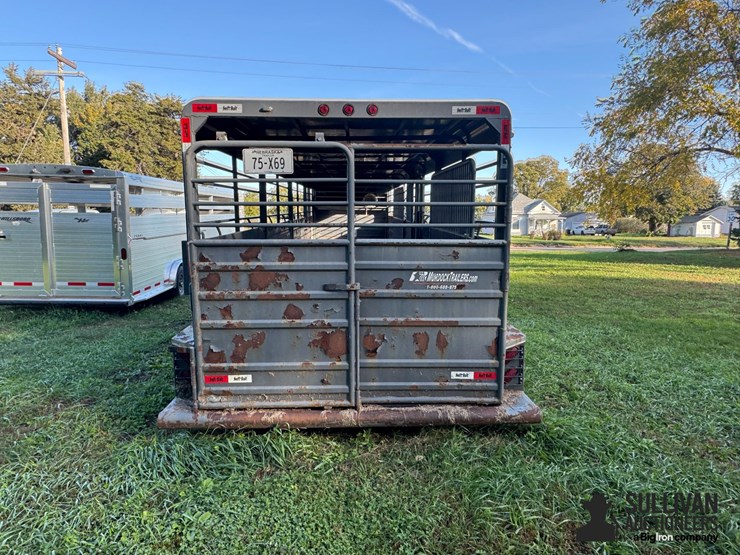 2016-swift-built-tri/a-livestock-trailer-image-6