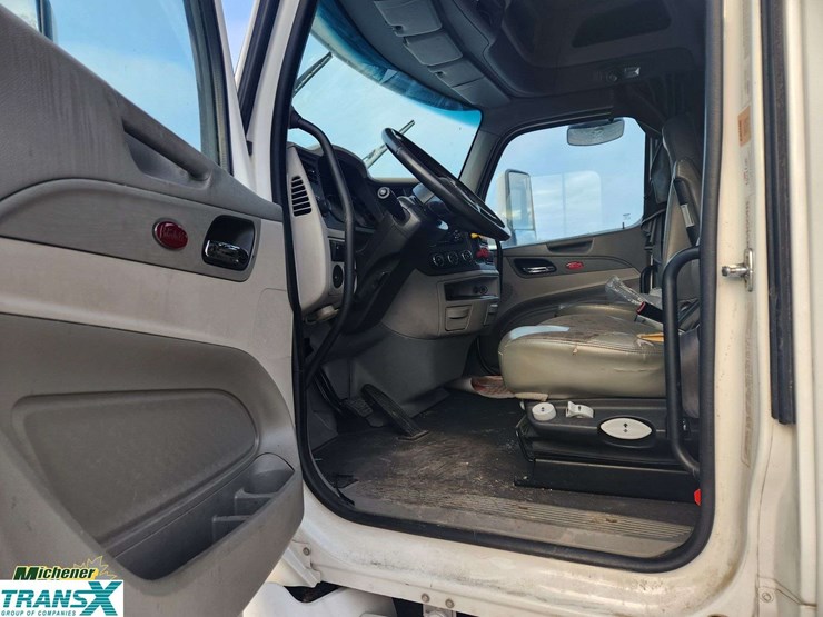 2019-peterbilt-579-image-34