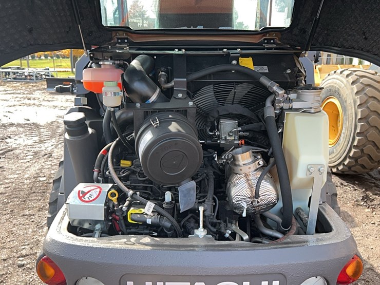 2023-hitachi-zw95-image-5