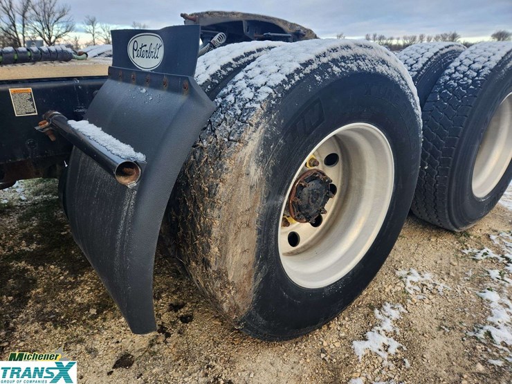 2019-peterbilt-579-image-14