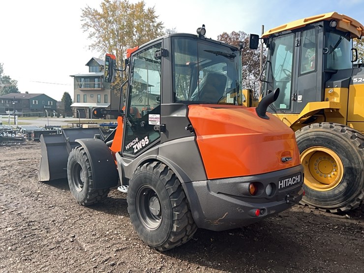 2023-hitachi-zw95-image-4
