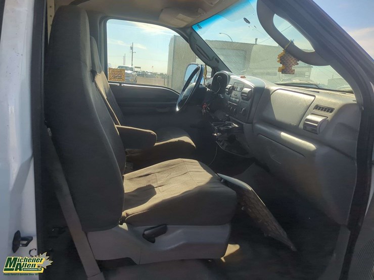 2006-ford-f550-image-14