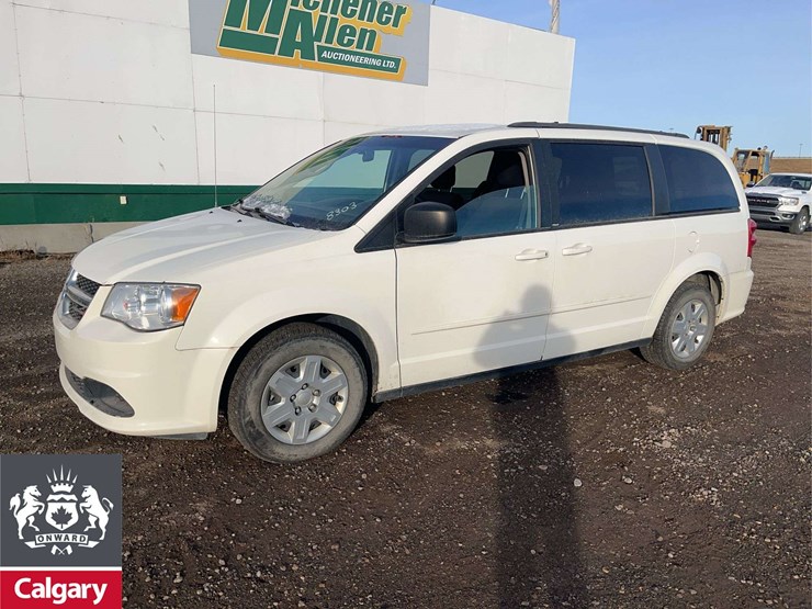 2012-dodge-grand-caravan-sxt-image-1