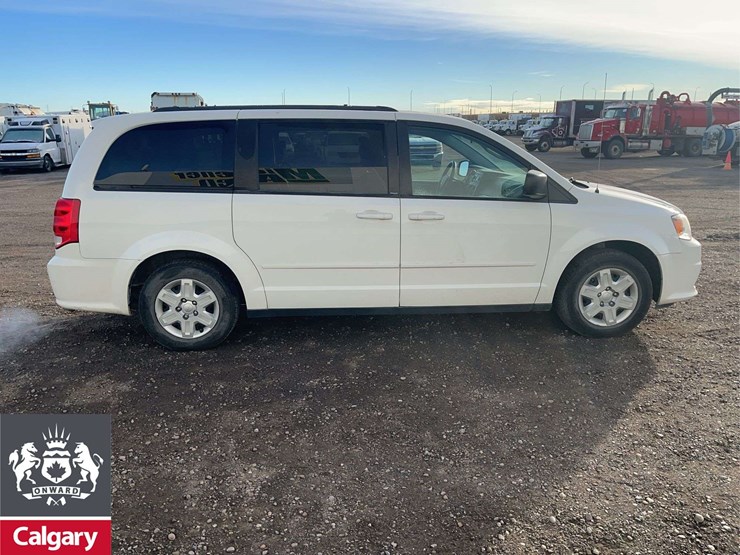 2012-dodge-grand-caravan-sxt-image-5