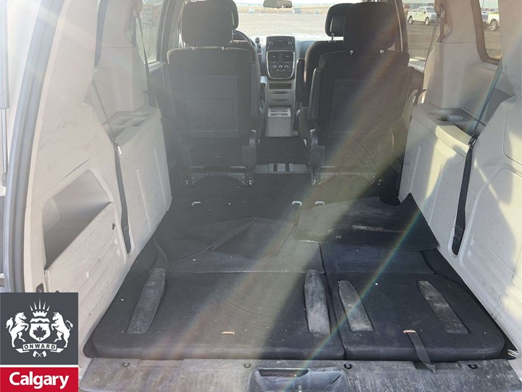 2012-dodge-grand-caravan-sxt-image-17