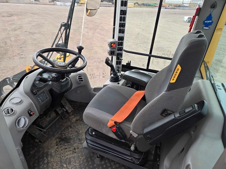 2022-volvo-l60h-image-23