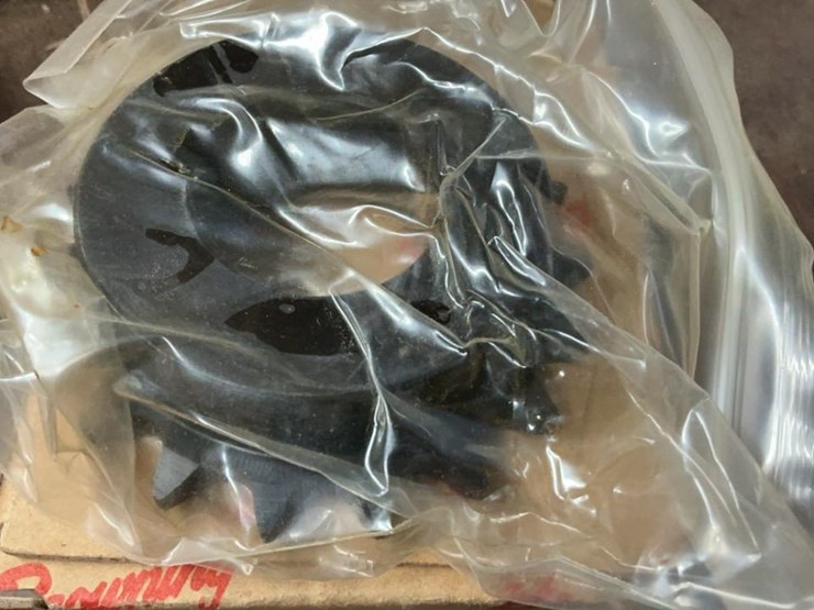 #753-•-grinder-stones,-spider-gauge,-bearings-and-miscellaneous-parts-image-8