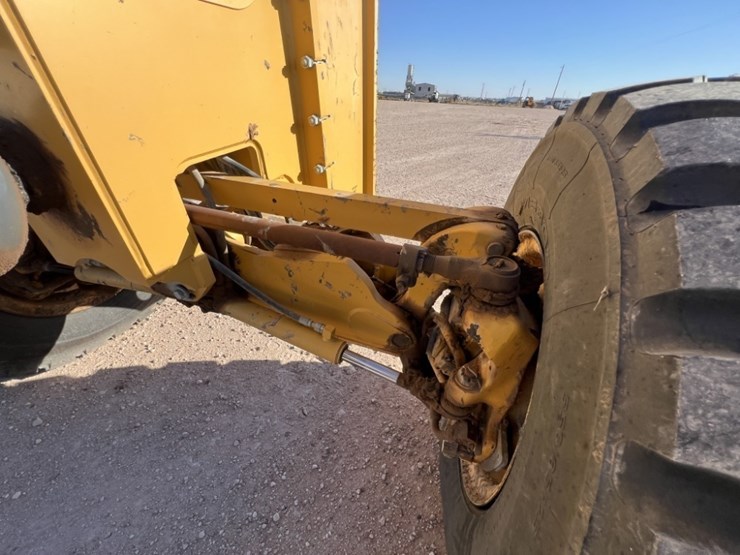 2018-deere-872gp-image-33