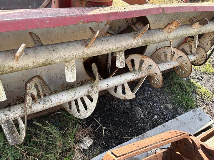 mckee-snowblower-image-3